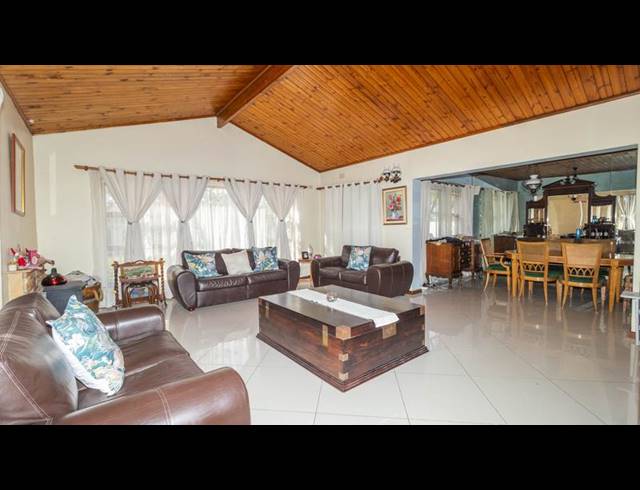 4 BEDROOM HOUSE FOR SALE IN PANORAMA